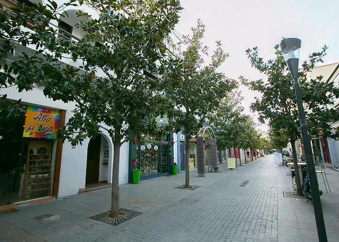 Classic 2 Bedroom Next To Metro - Marousi